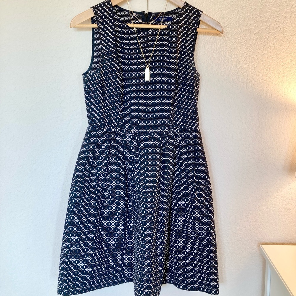 Madewell - Black & cream, textured, sleeveless, dress with pockets.